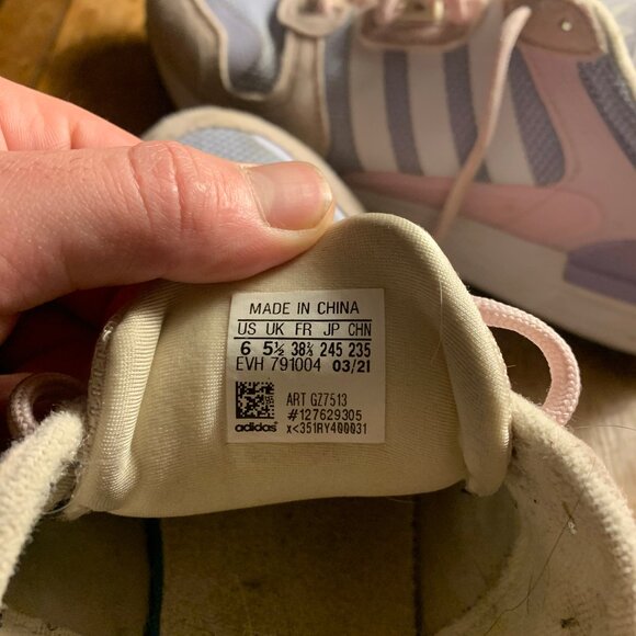Womens Size 6 Adidas Shoes - Picture 4 of 4